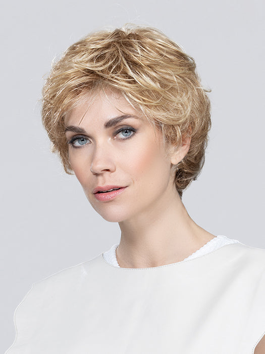 ALEXIS DELUXE by ELLEN WILLE in CHAMPAGNE MIX 22.26.20 | Light Neutral Blonde and Light Golden Blonde with Light Strawberry Blonde Blend