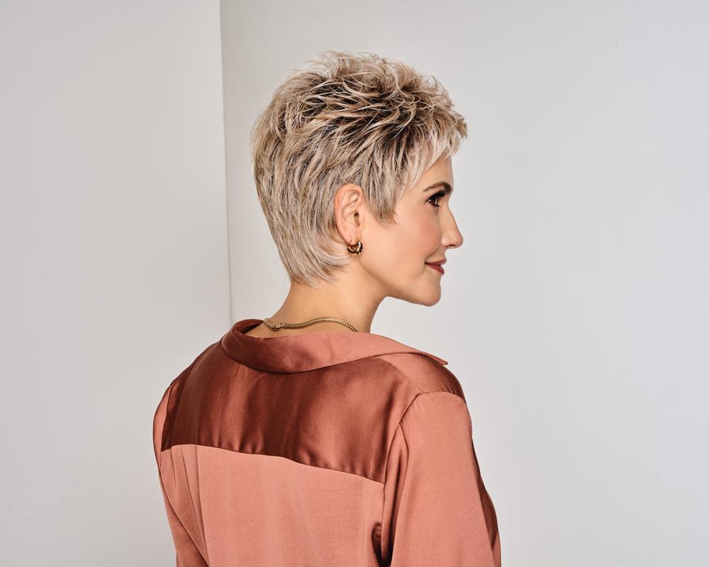 Straight Chic Petite average