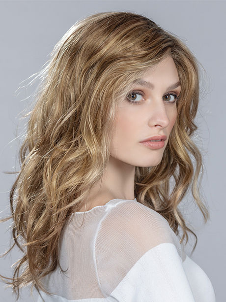 STREAM by ELLEN WILLE in BERNSTEIN ROOTED 12.26.19 | Lightest Brown and Light Golden Blonde with Light Honey Blonde Blend and Shaded Roots