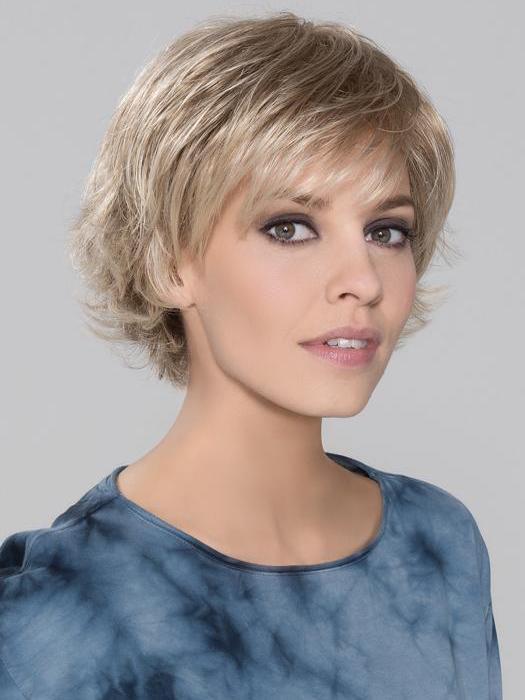 DATE by ELLEN WILLE in CHAMPAGNE ROOTED 22.20.25 | Light Neutral Blonde, Light Strawberry Blonde, Lightest Golden Blonde Blend with Shaded Roots
